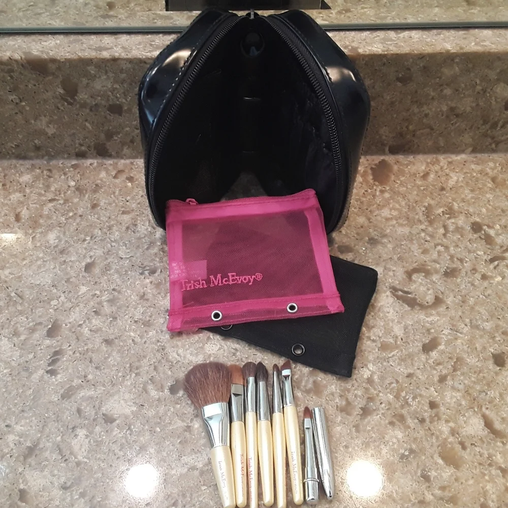 Trish McEvoy Brush Set with Black Case and Pink Pouch - Picture 1 of 6